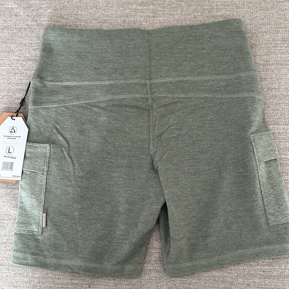 Avalanche Outdoor Supply Co High Waisted biker shorts Size Large NWT. - Picture 4 of 8